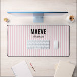 Bande rose et blanc personnalisées moderne élégant<br><div class="desc">Style minimaliste moderne girly rose et blanc rayé élégant simple unique design personnalisé bureau de bureau design.</div>