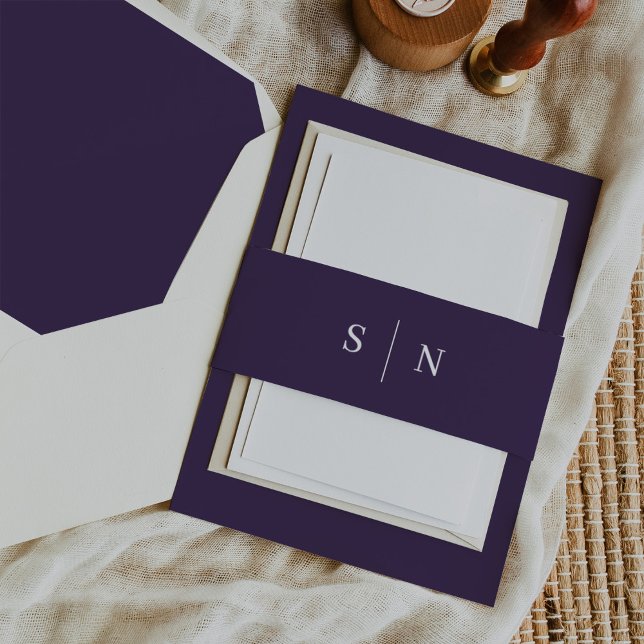Bandeau De Faire-part Minimal et chic | Monogramme pourpre (This stylish belly band will coordinate flawlessly with our purple Minimal and Chic wedding suite)