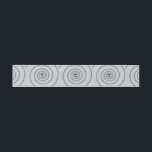 Bandeau De Faire-part Une torsion de la personnaliser de clic de pi pour<br><div class="desc">Un symbole et solution de pi d'une mode en spirale graphique présentée sur un arrière - plan de gris argenté que vous pouvez facilement customiser à la couleur de votre choix. Veillez svp à customiser la couleur pour l'avant et le dos des produits avec deux côtés ou éléments multiples. Changez...</div>