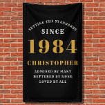 Banderoles 40th Birthday Born 1984 Ajouter Nom Black Gold<br><div class="desc">Bannière murale de la fête du 40e anniversaire - pièce décorative personnalisable en noir et or. Fêtez une étape impressionnante avec notre bannière murale de 40e anniversaire. Cette bannière unique en son genre, en noir et or, n'est pas seulement une décoration, c'est une déclaration. Personnalisable à vos préférences, c'est une...</div>