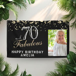Banderoles 70 et fabuleux Confetti Black 70th Birthday Photo<br><div class="desc">70 et Fabulous Confetti Black 70th Birthday Photo Banner. Grand signe pour la fête du 70e anniversaire avec une photo personnalisée, inspirationnelle et drôle de citation 70 et fabuleux et texte dans un script tendance avec un nom. Personnalisez le panneau avec votre photo, votre nom et l'âge, et faites votre...</div>
