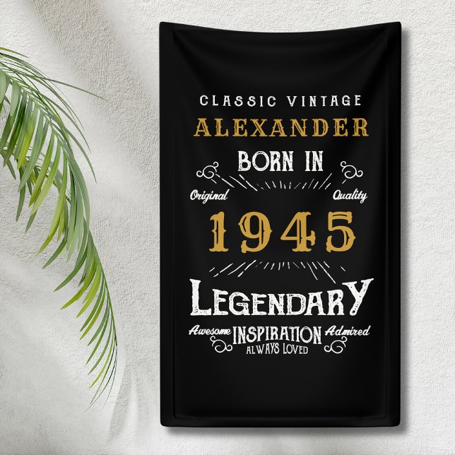 Banderoles 80e anniversaire personnalisé Né en 1945 Noir Vint (Personalized 80th birthday party banner hanging on a wall )