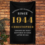 Banderoles 80th Birthday Born 1944 Ajouter Nom Black Gold<br><div class="desc">Bannière murale du 80e anniversaire - pièce décorative personnalisable en noir et or. Fêtez une étape impressionnante avec notre bannière murale de 80e anniversaire. Cette bannière unique en son genre, en noir et or, n'est pas seulement une décoration, c'est une déclaration. Personnalisable à vos préférences, c'est une façon élégante et...</div>