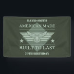 Banderoles American Made 70th Birthday<br><div class="desc">Un design unique pour 70ème anniversaire pour hommes et femmes dans l'armée,  républicains,  ou tout patriotique américain. Cette conception a un aigle,  des étoiles,  des rayures dans différentes nuances de vert militaire. Personnalisez-le en customisant le nom de la personne qui fête l'anniversaire !</div>