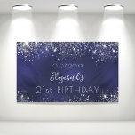 Banderoles Anniversaire marine bleu argent parties scintillan<br><div class="desc">Pour une fête d'anniversaire de 21ème anniversaire (ou de n'importe quel âge). Un arrière - plan bleu marine avec d'élégantes poussières faux argent. La couleur bleue est inégale. Personnalisez et ajoutez un nom, une date et un âge de 21 ans. Lettres blanches. Le nom est écrit avec un script de...</div>