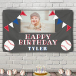 Banderoles Coupe de baseball drapeaux Enfants Photo Anniversa<br><div class="desc">Drapeaux de baseball mignons Enfants Photo Anniversaire Bannière de fête. Le design a deux balles de baseball et des drapeaux de fête d'anniversaire en rouge, bleu et blanc. Ajoutez votre photo et personnalisez-la avec votre nom et votre texte et faites votre propre bannière de fête d'anniversaire. Idéal pour les enfants....</div>