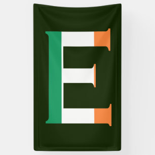 Banderoles E Monogramme superposé sur le drapeau irlandais (v