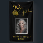 Banderoles Elégant 70 et Fabulous Twigs 70th Birthday Photo<br><div class="desc">Elégant 70 et Fabulous Gold Twigs 70th Birthday Photo Backdrop Banner. 70 et texte fabuleux en écriture dorée tendance et une brindille d'or élégante avec des feuilles sur un arrière - plan noir. Personnalisez-le avec votre nom et votre photo,  et faites un élégant panneau d'anniversaire personnalisé.</div>