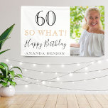 Banderoles Elégant Funny 60 Alors Quel 60e anniversaire Photo<br><div class="desc">Elégant et drôle 60 So What 60th Birthday Photo Party Banner. Grand signe pour la fête du 60ème anniversaire avec une photo personnalisée, inspirationnelle et drôle de citation 60 alors quoi et texte dans un script tendance avec un nom. L'arrière - plan est blanc et le texte est en noir...</div>