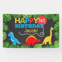Garçon mignon d'anniversaire de dinosaure