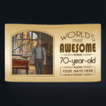 Banderoles Gold 70th Birthday World's Best Custom Photo Frame<br><div class="desc">Célébrez l'anniversaire marquant de votre aîné préféré avec ce cadeau classe qui leur rappelle à quel point ils sont fabuleux. Des lignes et des tons clairs de brun, d'or et de crème composent ce cadre simple mais élégant qui peut être customisé avec votre photo, nom, initiales ou autre texte favori....</div>
