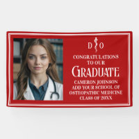Red Osteopathic Médicale School Graduation Photo