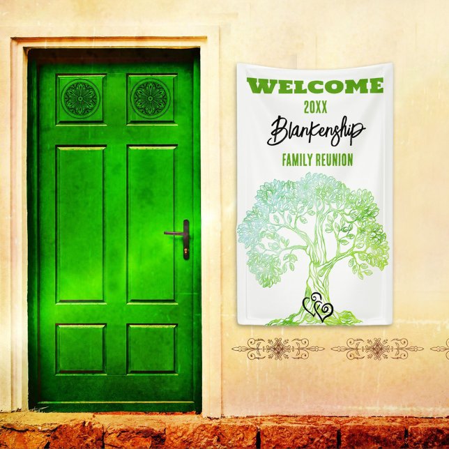 Banderoles Réunion en famille Vieux arbre vert sur une carte  (Welcome family on a vertical format reunion banner with rustic green tree on a white background.
)
