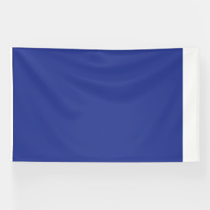 Banderoles un avion volant dans le ciel avec un fond bleu