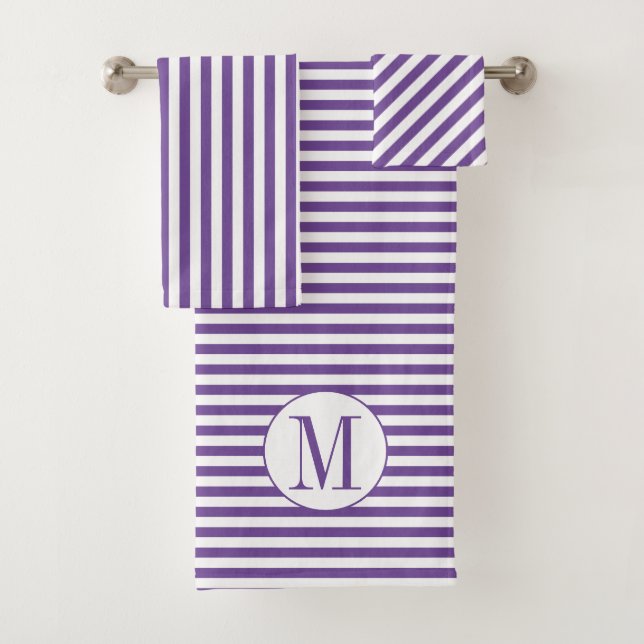 Bandes et monogrammes violets et blancs (En situation)