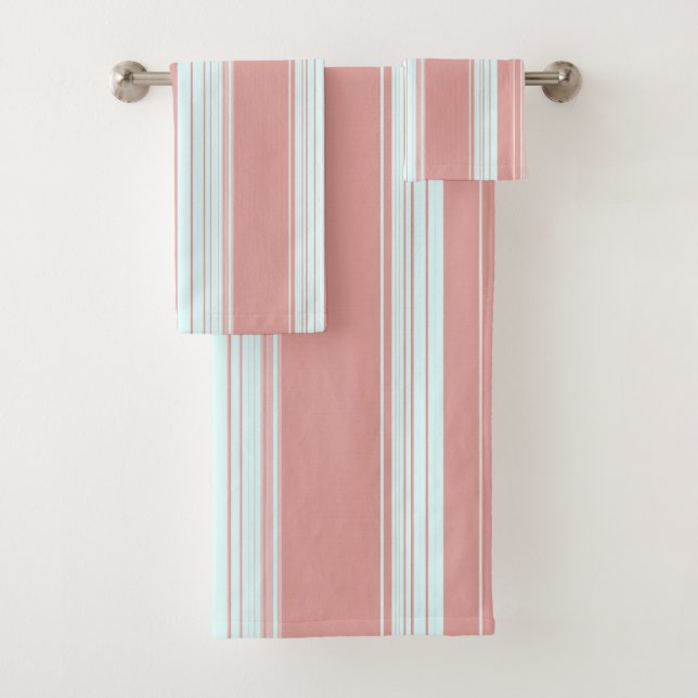Bandes verticales roses, bleues et oliviennes. (En situation)