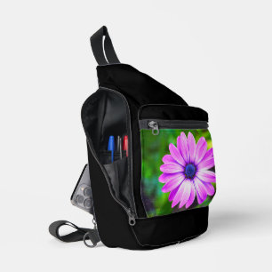 Bandoulière Baise violette sur sac à élingue noir