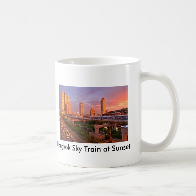 Bangkok Skytrain à la tasse de coucher du soleil (Droite)