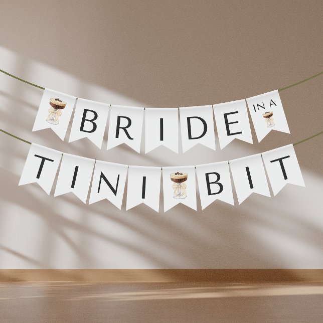 Bannière À Fanions Mariée dans un Tini Bit - Espresso Martini nuptial (Bride in a Tini Bit - Espresso Martini Bridal Bunting Flags)