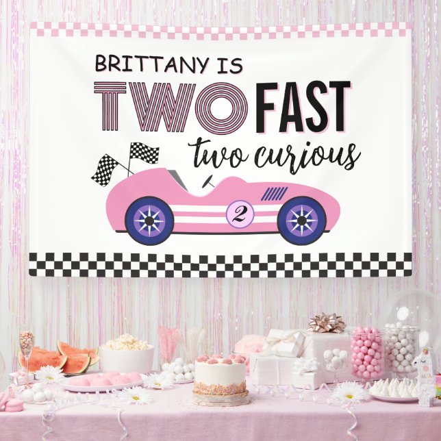 Bannière d'anniversaire de voiture de course rose  (Fête)