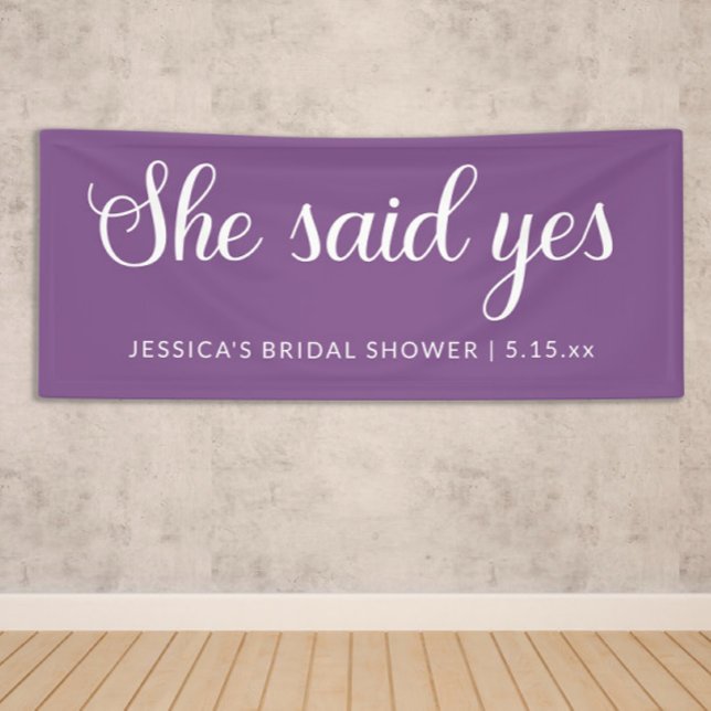Bannière de Fête de Mariage Rose et Blanc Elle a D (Purple "She said Yes" bridal shower sign personalized with a name and date.)