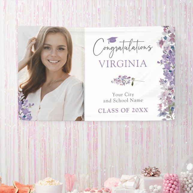 Bannière de remise des diplômes de fleurs sauvages (Lilac Wildflower Graduation Banner by Painted Paperie
)