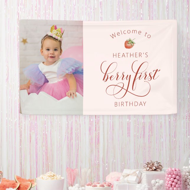 Bannière pour le premier anniversaire de Pink Berr (Pink Berry First Birthday Welcome Banner by Painted Paperie
)