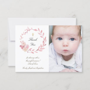 Baptême des fleurs roses poussiéreuses en carte de