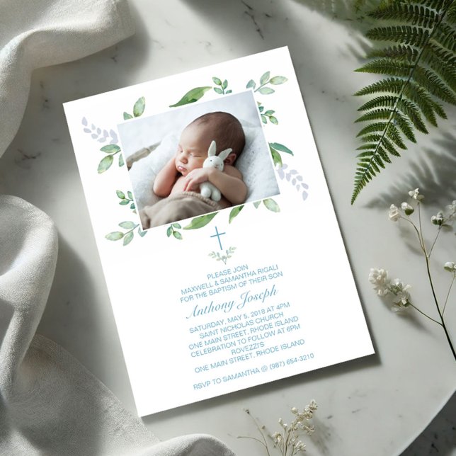 Baptême vert Invitation garçon Photo (Photo baptism invitations boy with greenery and blue typography)