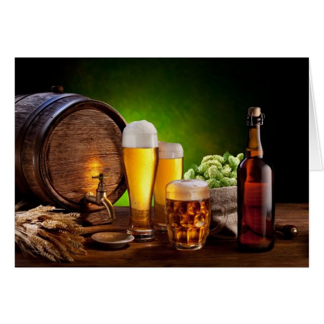 Baril de bière avec verres de bière sur une table  (Devant horizontal)