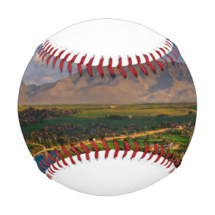 Baseball la balle de cricket est une boule solide et solide