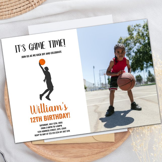 Basket-ball à la main Invitation d'anniversaire av (Basketball on Hand Birthday Invitations w photo)