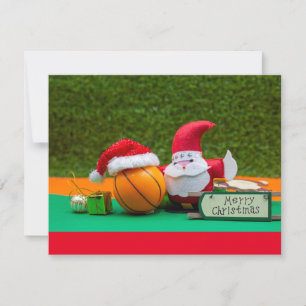 Basket-ball avec chapeau de Santa avec joyeux Noël