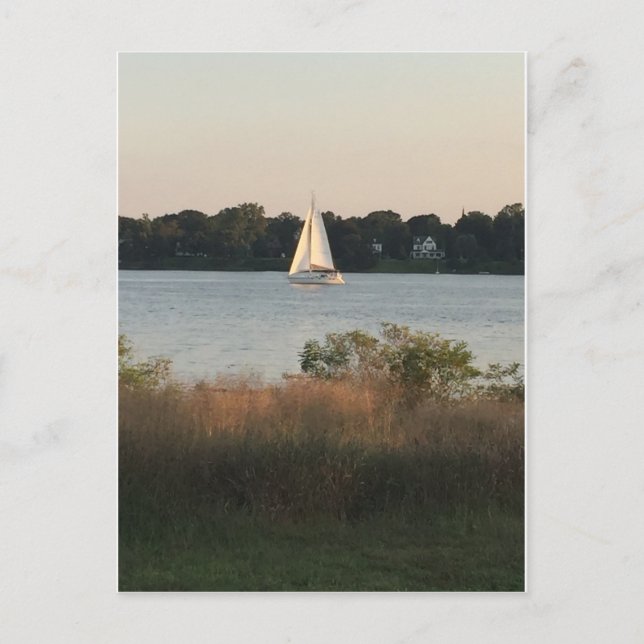 Bateau à voile sur la carte postale de l'eau (Devant)