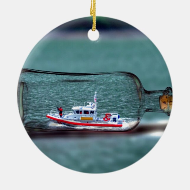 Bateau dans un ornement décoratif d'océan de (Dos)