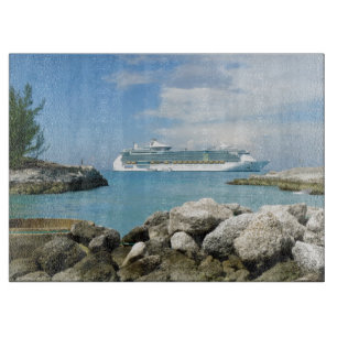 Bateau de croisière à la planche à découper de