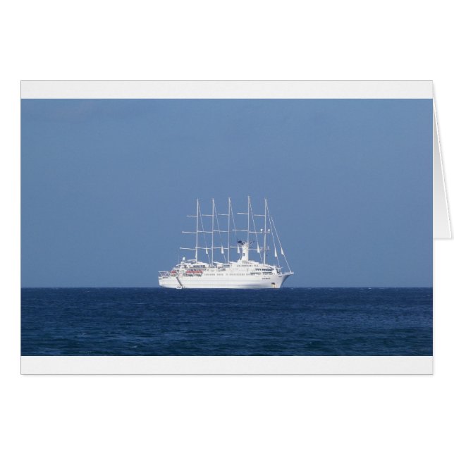 Bateau De Croisière Avec Voiles (Devant horizontal)
