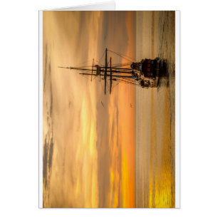 Bateau de pirate au coucher du soleil