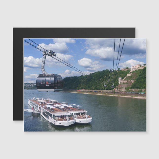 Bateaux à la Deutsches Eck avec Distant Castle (Devant / Derrière)