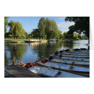 Bateaux à rowboats sur la rivière Stratford Upon A