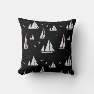 Bateaux à voile et mouettes sur oreiller à jet noi