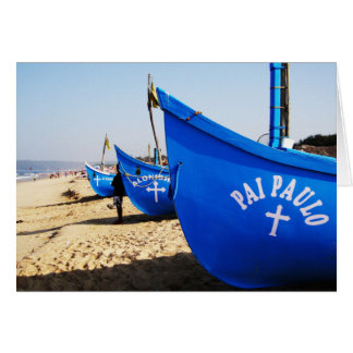 Bateaux bleus sur la plage de Candolim Goa Inde