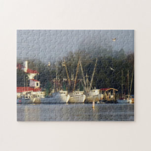 Bateaux de crevette de port au puzzle de matin
