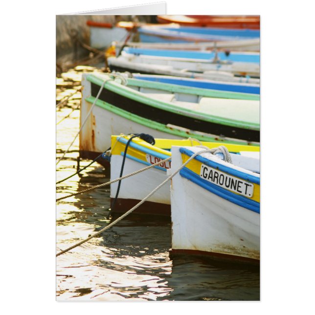 Bateaux de pêche provençaux typiques peints en (Devant)