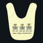 Bavoir Hanoukka de New York Chanukah NYC Menorah bougies<br><div class="desc">Bib présente une illustration originale d'un repère classique de NYC "habillé" pour les vacances ! Ne vois-tu pas ce que tu cherches ? Vous avez besoin d'aide pour la personnalisation ? Contactez ce concepteur pour avoir quelque chose créé juste pour vous.</div>