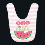 Bavoir One in a Melon Watermelon Baby Girl's 1st Birthday<br><div class="desc">Fêtez l'anniversaire de votre petit avec d'adorables gnomes ! Cette jolie palette rose et verte ajoute une touche de fantaisie à un thème de fête très unique. Saupoudrer ces fraises et vous avez une fête très douce ! ・ Coordonnez-le ! Parcourez la collection Anniversaire des Gnomes fraises pour trouver des...</div>