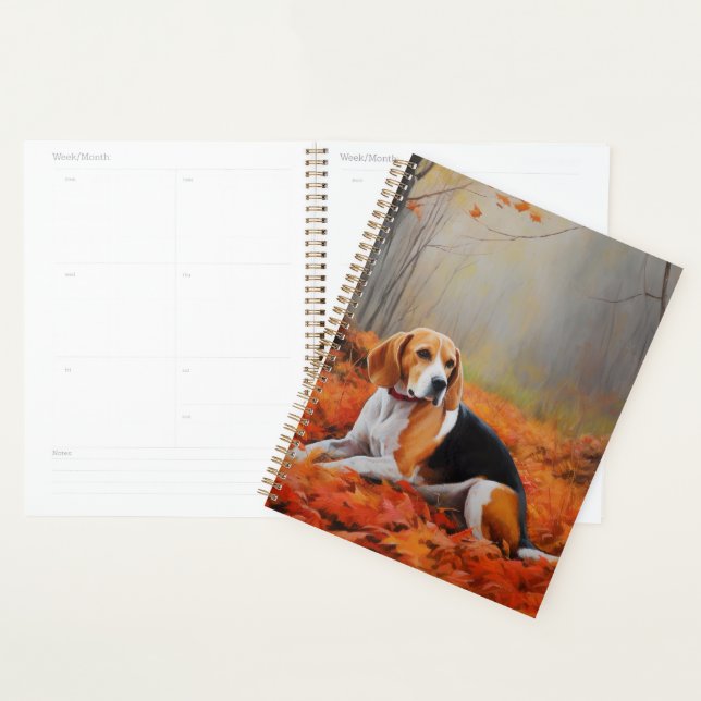 Beagle dans les feuilles d'automne qui tombent ins (Devant avec enveloppe)