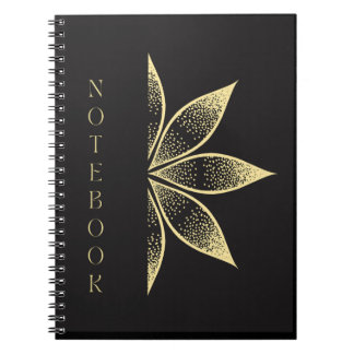 Beau Carnet noir avec un joli design doré