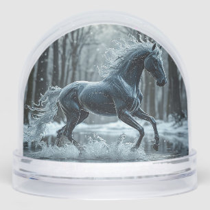 Beau Cheval Noir Courant Dans L'Eau