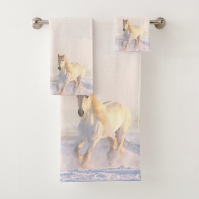 Beau Cheval Sauvage Blanc (En situation)